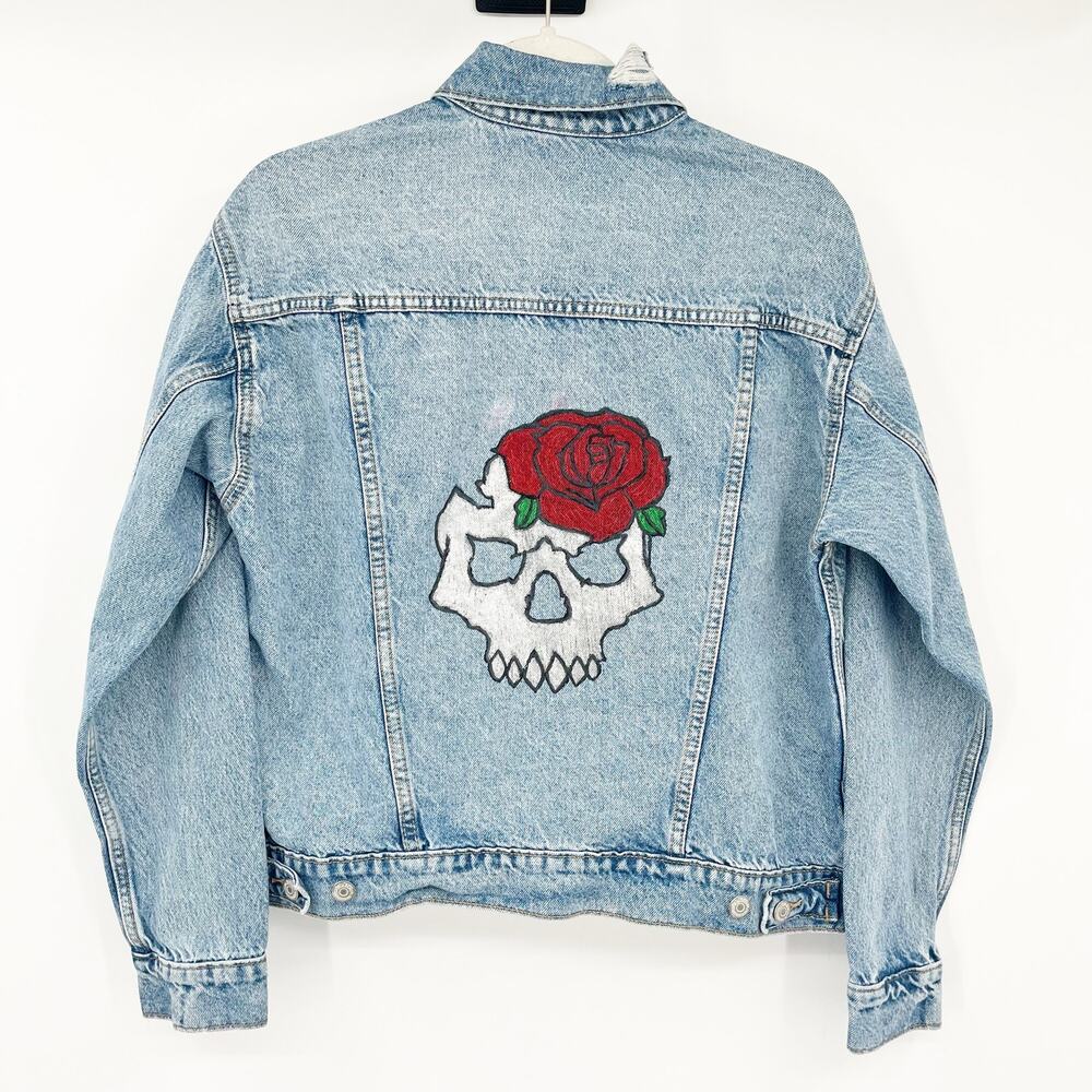 NWT Old Navy Womens Classic Skull Rose Distressed Denim Jean Jacket Size M Blue